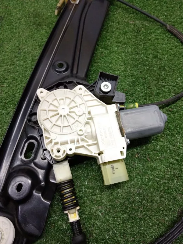 Стеклоподъемник BMW 5-Series 2010 51337182132 F10, передний правый