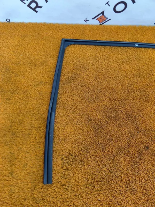 Уплотнитель стекла двери