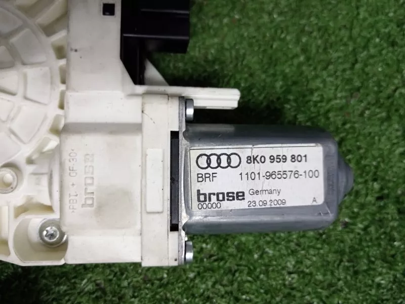 Стеклоподъемник Audi A5 2010 8T8839462 8T, задний правый