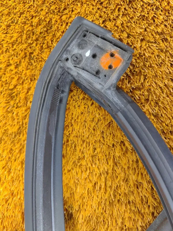 Уплотнитель двери