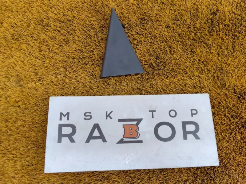 Уголок двери