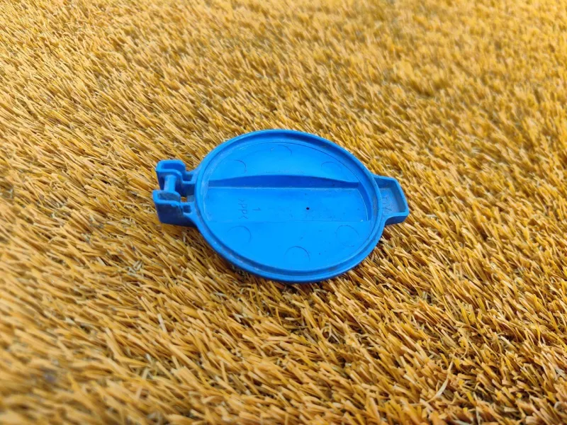 Крышка бачка стеклоомывателя