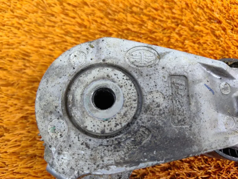 Ролик натяжной навесного оборудования