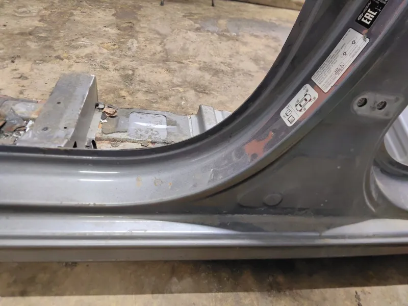 Порог с центральной стойкой