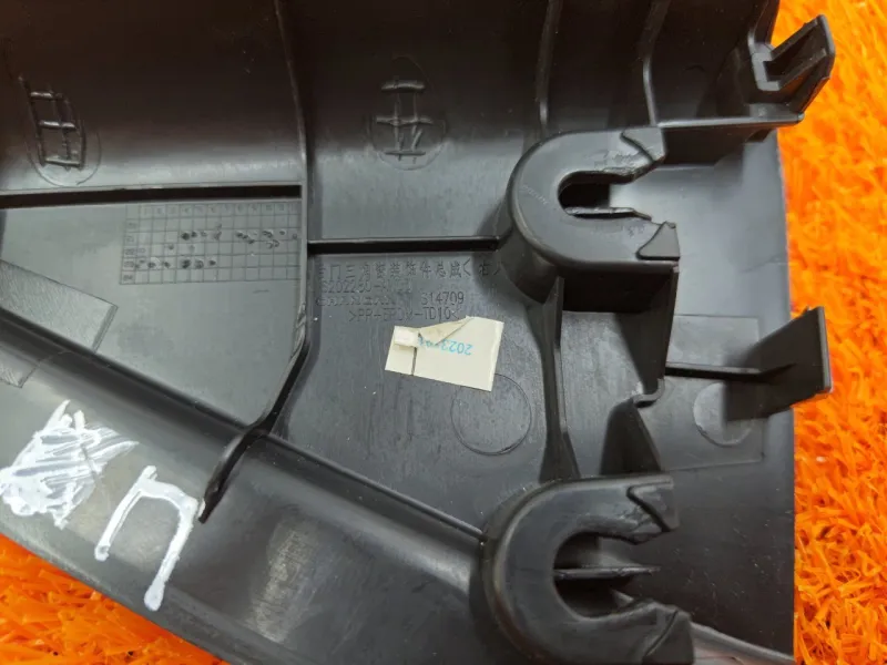 Уголок двери