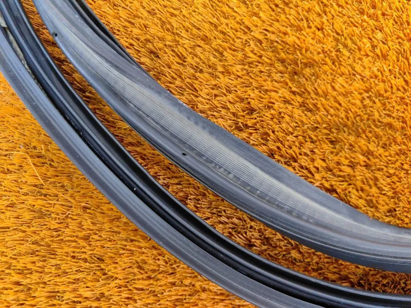 Уплотнитель багажника