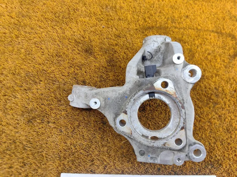 Кулак поворотный