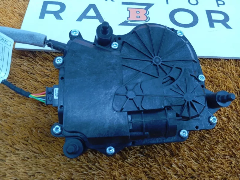 Доводчик двери багажника BMW X3 2018 16367210 G01 B47