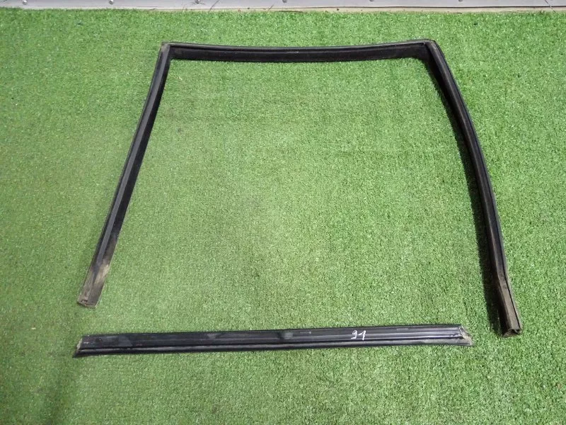 Уплотнитель стекла двери