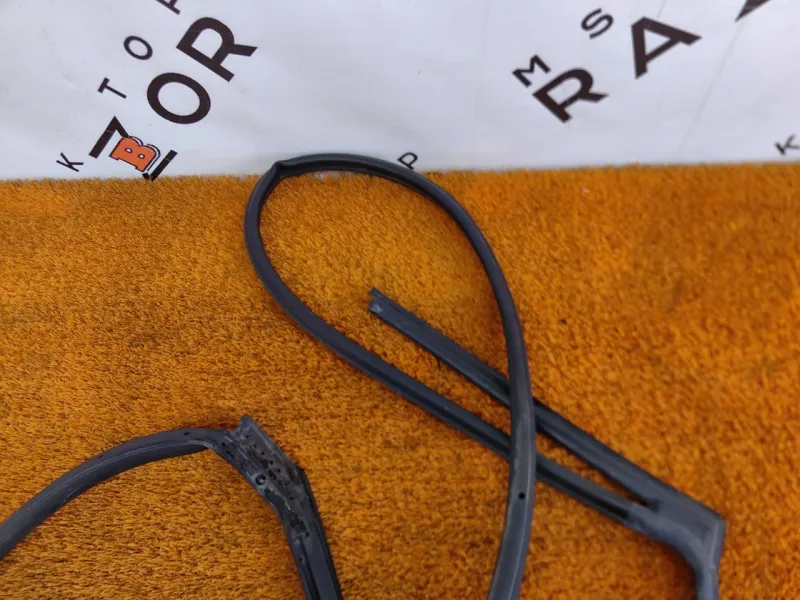 Уплотнитель двери