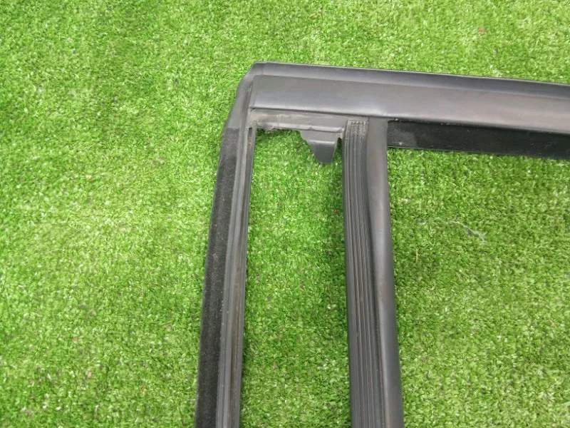 Уплотнитель стекла двери