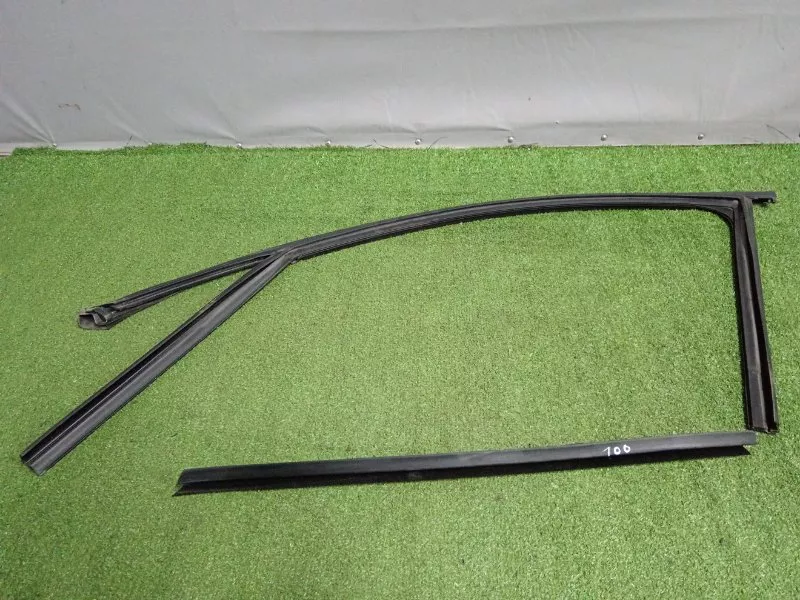 Уплотнитель стекла двери