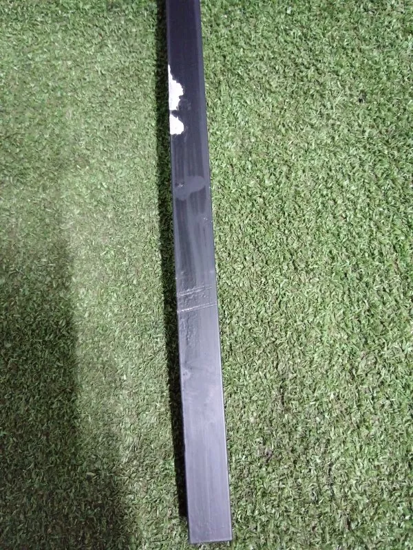 Направляющая стекла двери