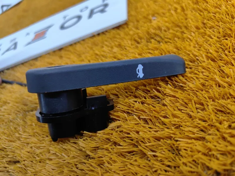 Трос открывания капота