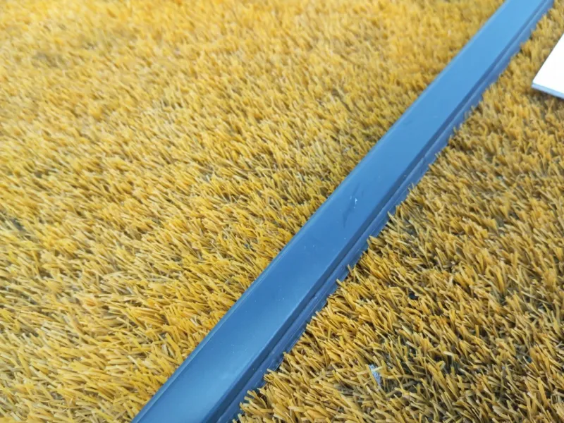 Уплотнитель стекла двери