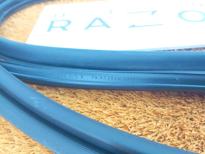 Уплотнитель двери