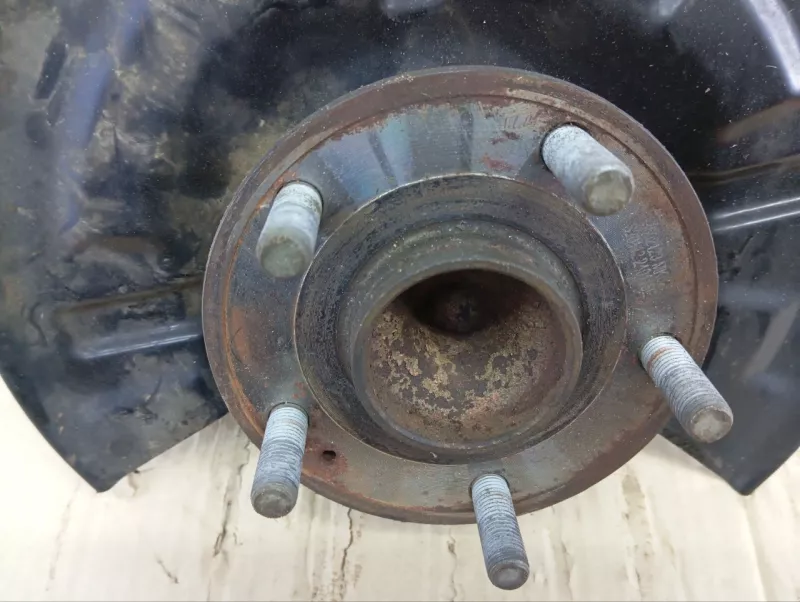 Кулак поворотный