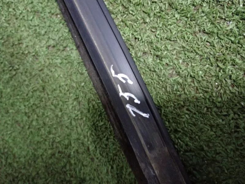 Уплотнитель стекла двери