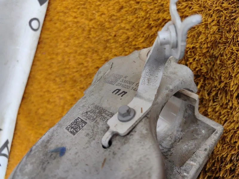 Кулак поворотный