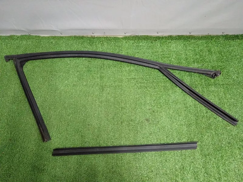 Уплотнитель стекла двери