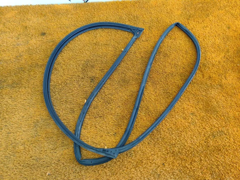 Уплотнитель двери