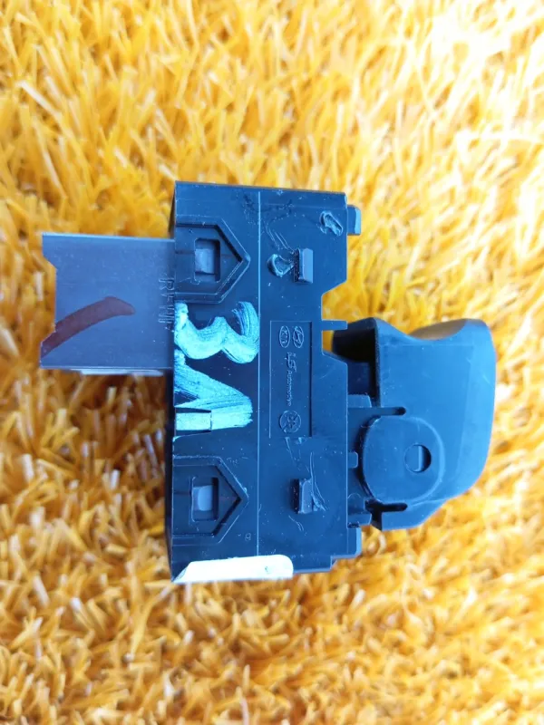 Кнопка стеклоподъемника