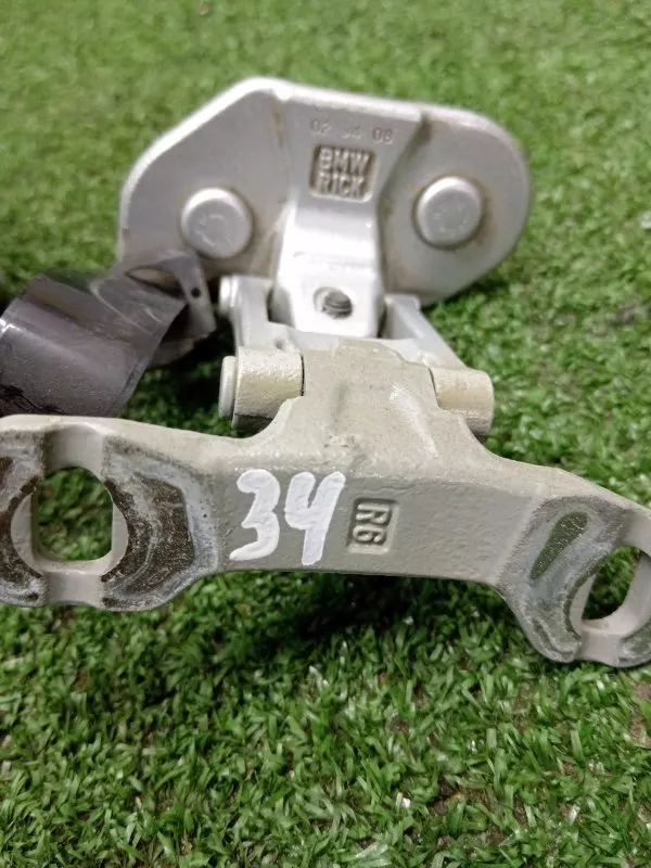 Петля двери багажника