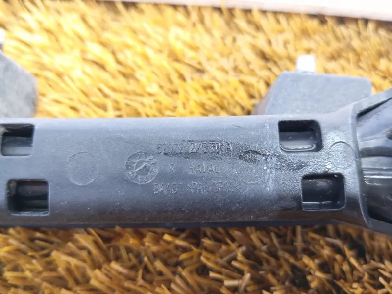 Направляющая стекла двери