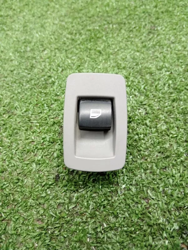 Кнопка стеклоподъемника