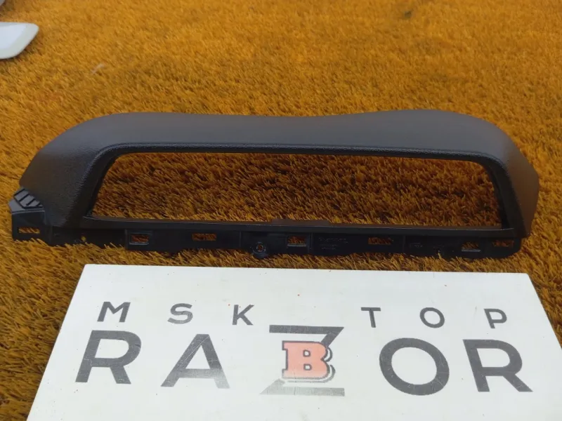 Декоративная накладка торпедо под дефлектор