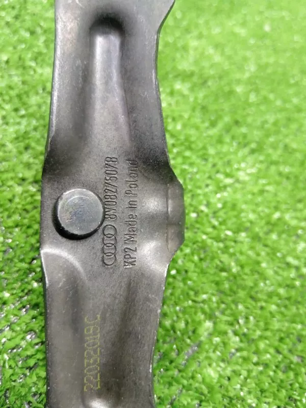 Ответная часть замка багажника