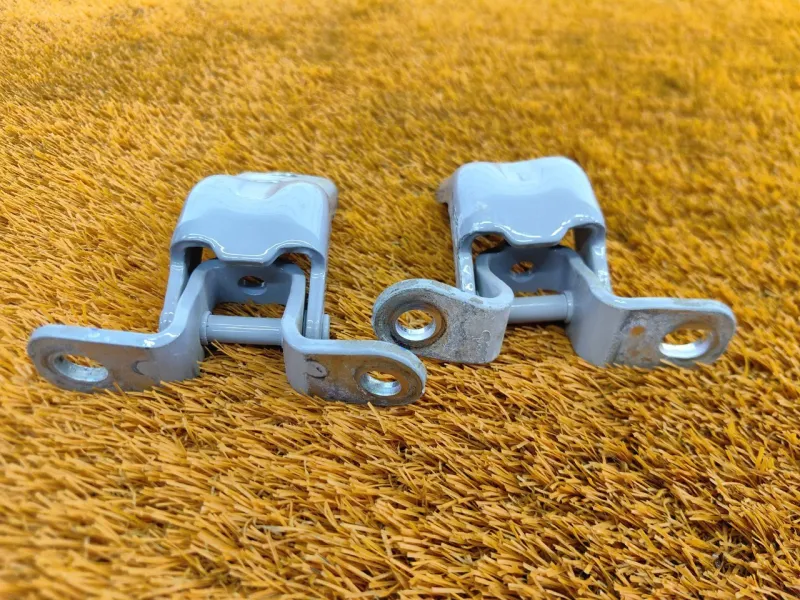 Петля двери