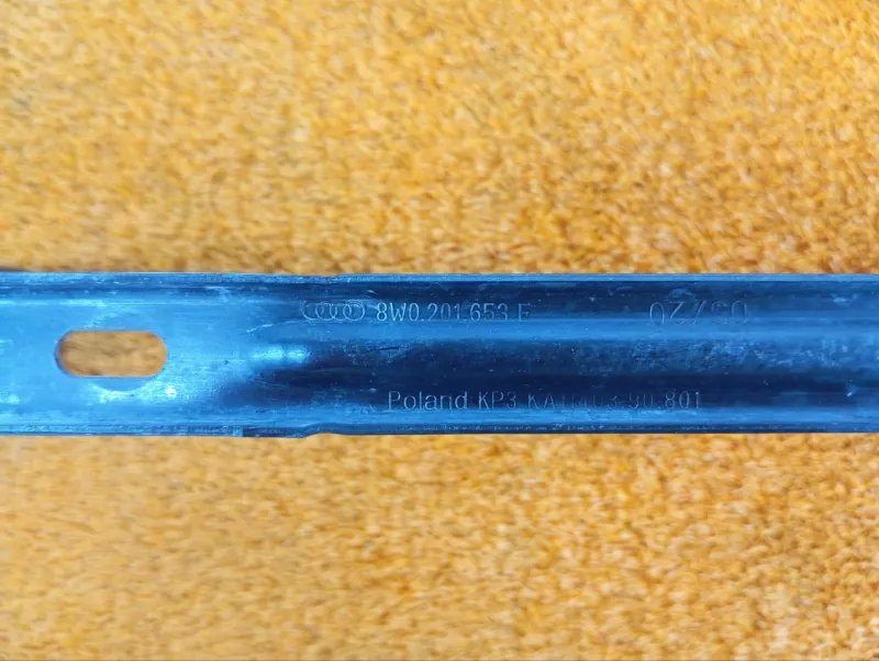 Крепление топливного бака