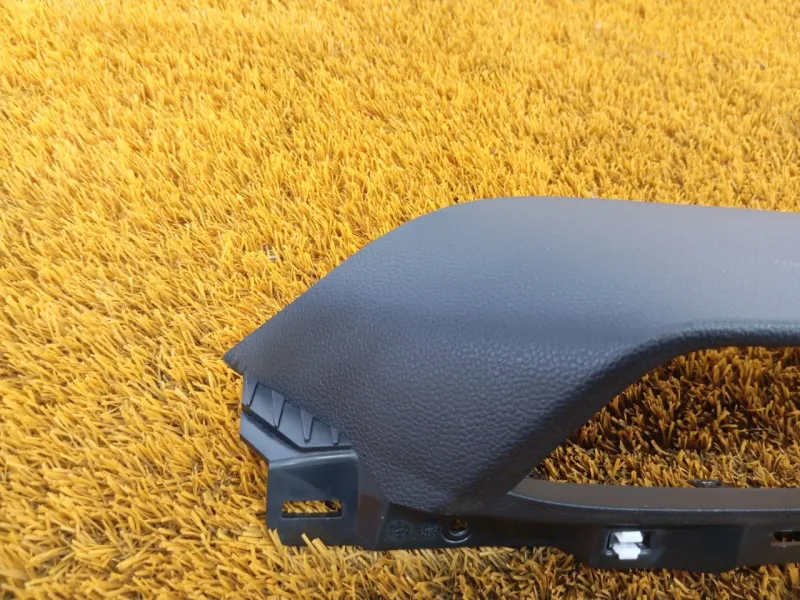 Декоративная накладка торпедо под дефлектор