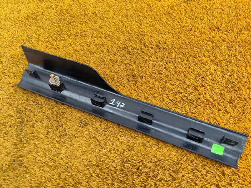 Накладка на порог салона