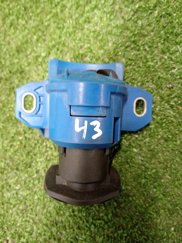 Личинка замка багажника