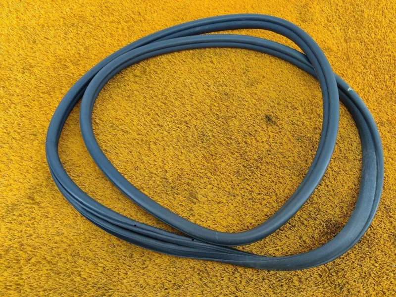 Уплотнитель проема двери