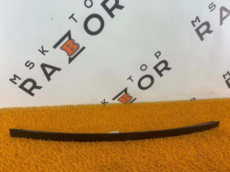 Направляющая стекла двери