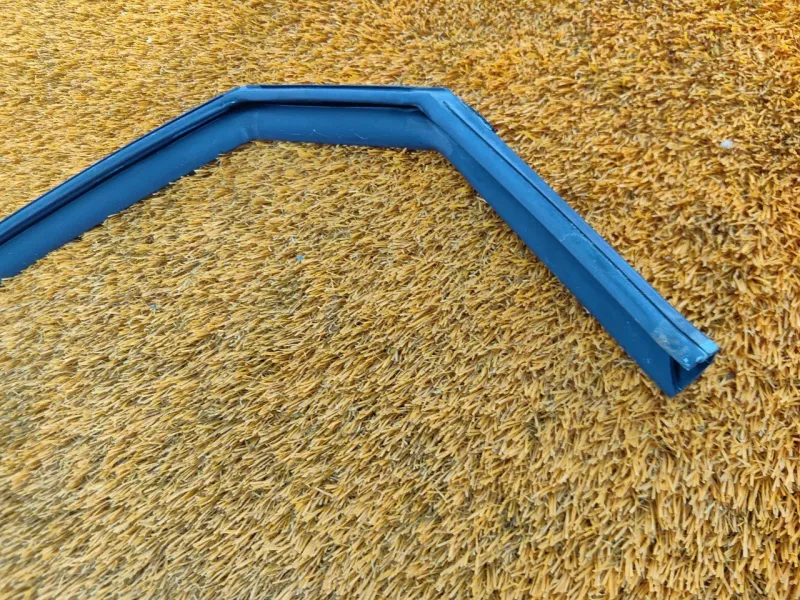 Уплотнитель стекла двери