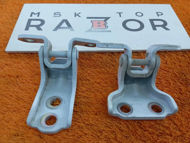 Петля двери