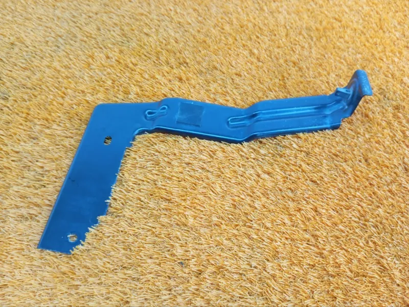 Кронштейн заднего бампера