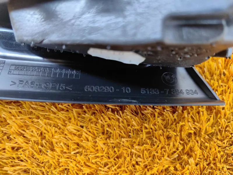 Уголок двери