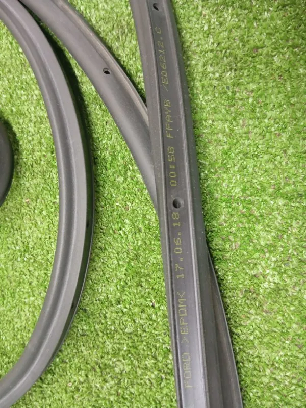 Уплотнитель двери