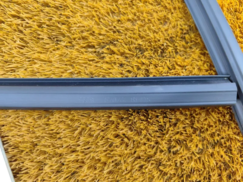 Уплотнитель стекла двери