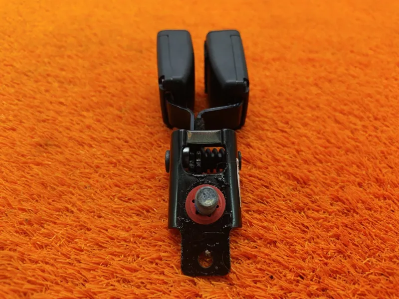 Ответная часть ремня безопасности