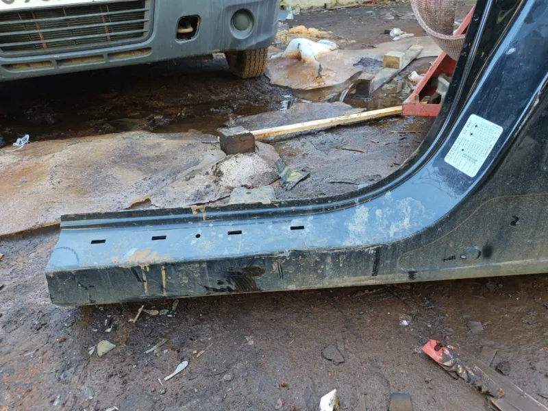 Порог с центральной стойкой