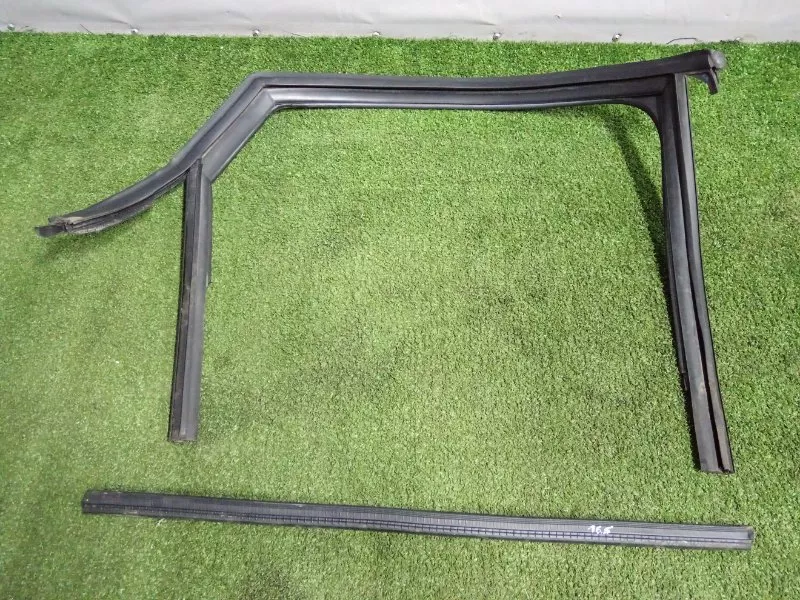 Уплотнитель стекла двери