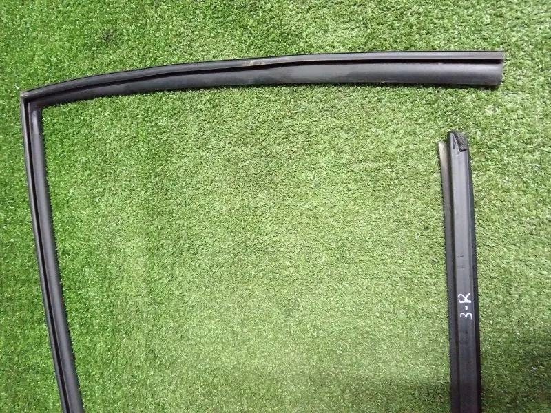 Уплотнитель стекла двери