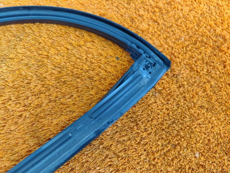 Уплотнитель двери