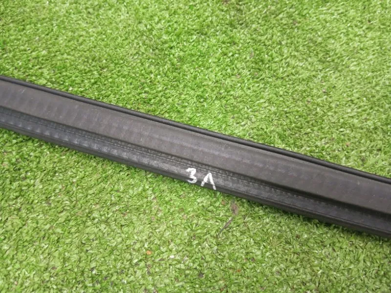 Уплотнитель стекла двери